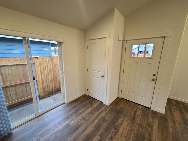 Photo - Single Level 3 Bed/2 Bath in NW Redmond - Upas Avenue