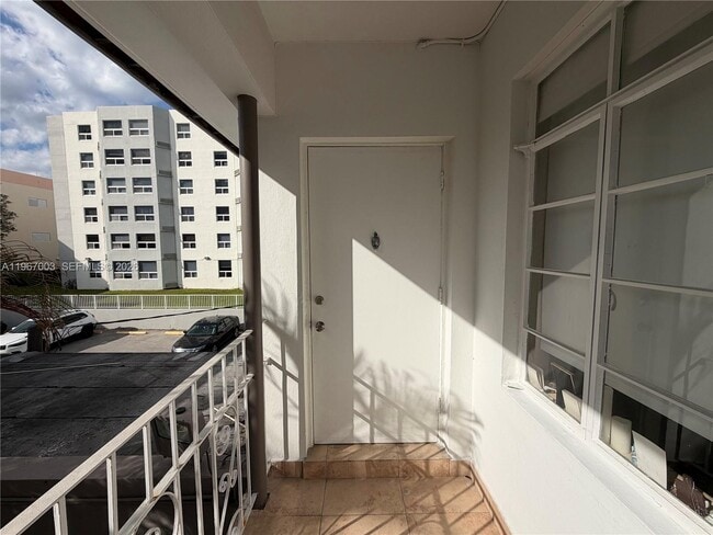 Photo - 301 86th St Unidad 303-4A