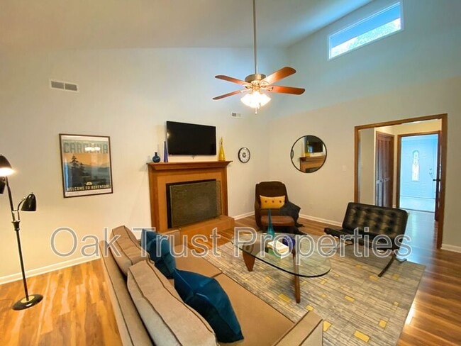 Photo - 303 Christiee Ct