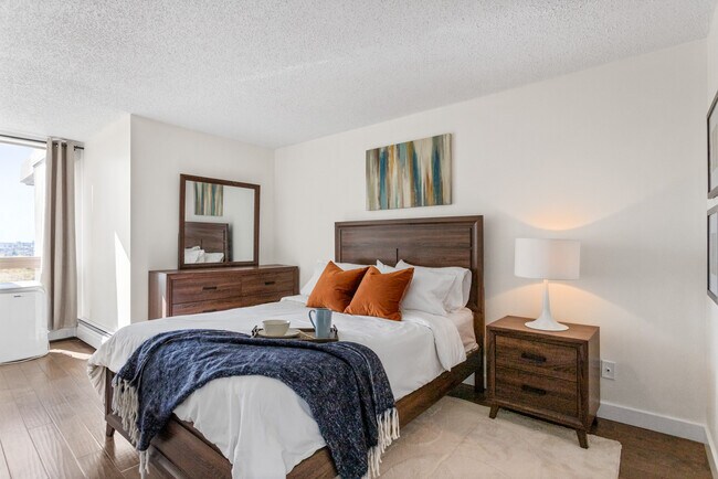 Photo - 10149-10149 Saskatchewan Dr NW