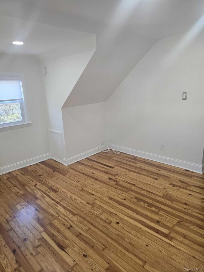 Building Photo - 119 Crown Ave Unit 2nd Floor