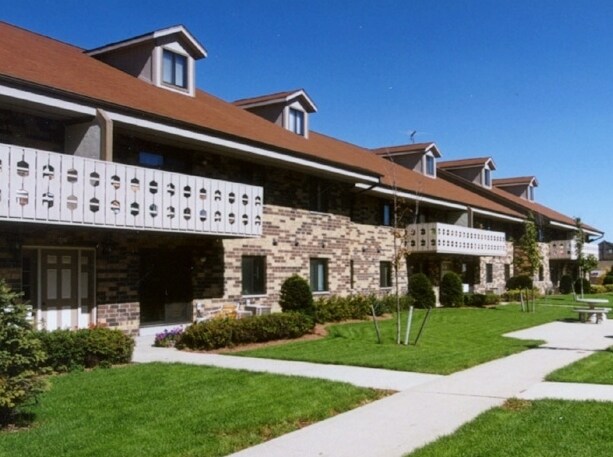 Parkway Central Apartments - Parkway Central Apartments