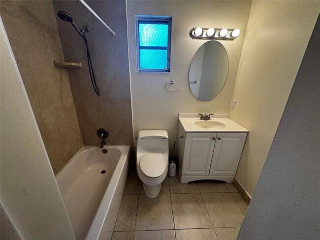 Photo - 5050 NE 15th Ave Unit 5052B