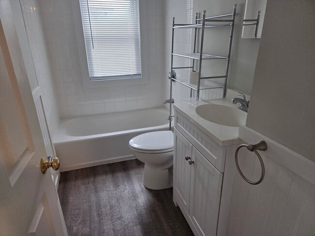 Photo - 14 Strafford Pl