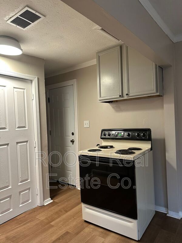 Photo - 3075 Howey Rd