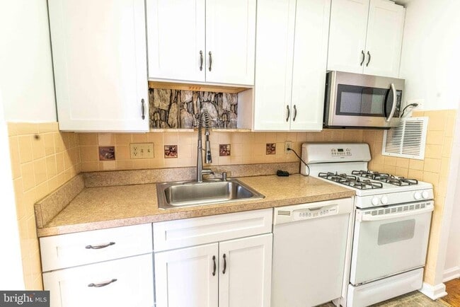 Building Photo - 4343 Cherry Hill Rd Unit 305 Rental