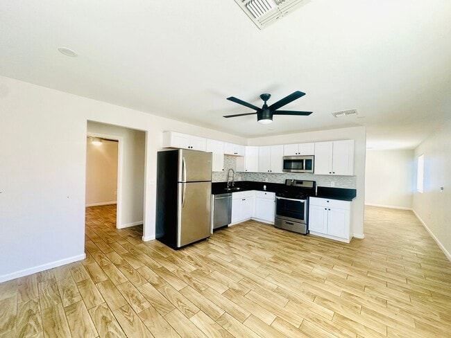 Building Photo - 22nd340 Unit 340-1