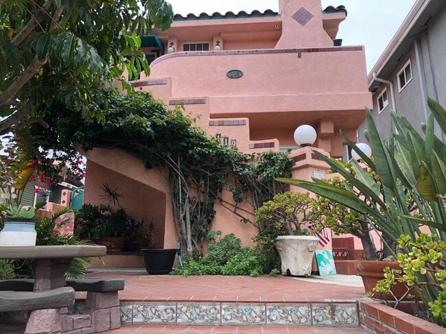 Building Photo - 119 9th St