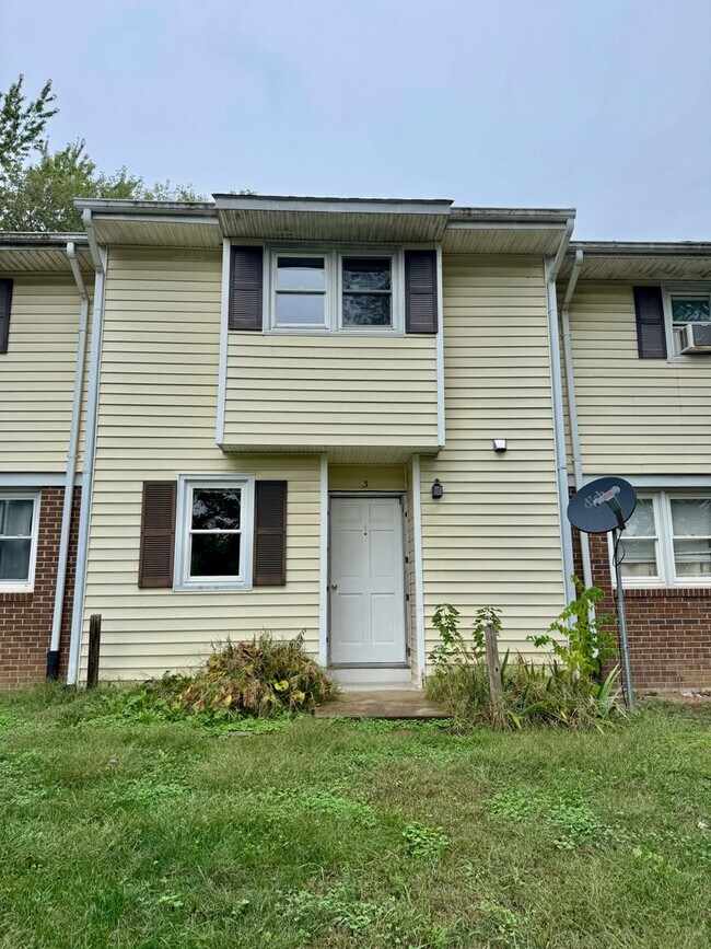 Building Photo - Townhouse for Rent in Broadway