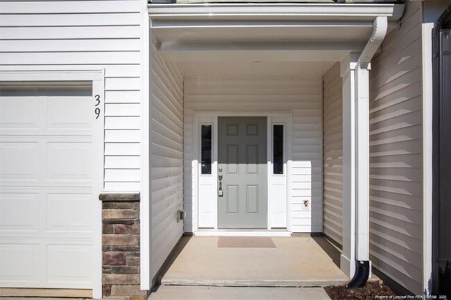 Photo - 39 Kingham Ln