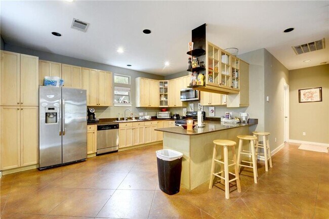 Photo - 4500 Avenue C Unit #B