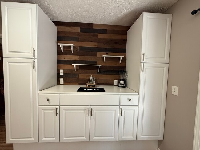 Photo - 1111 Woodsdale Dr