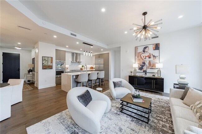 Building Photo - 2425 Peachtree Rd NE Unit 503