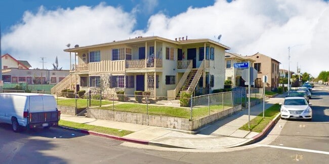 Photo - 2901 Kenwood Ave