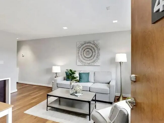 Photo - 1710 Gales St NE Unidad 4