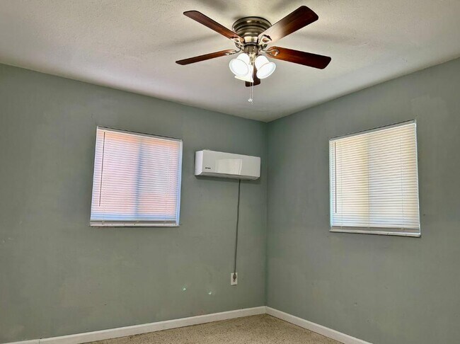 Photo - 5510-5512 Third Ave