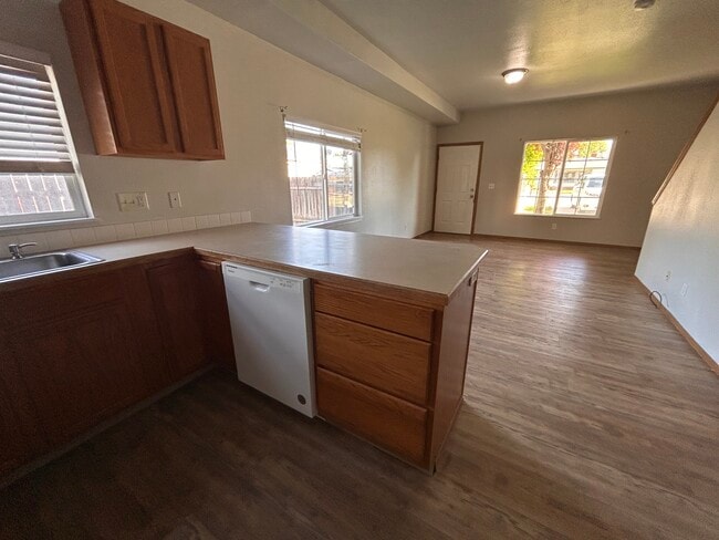 Photo - 1415 E Maple St Unidad Side B