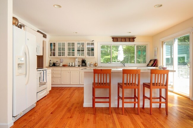 Photo - 341 Narrow Ln