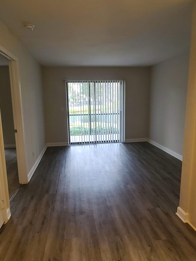 Photo - The Breakers Apartments