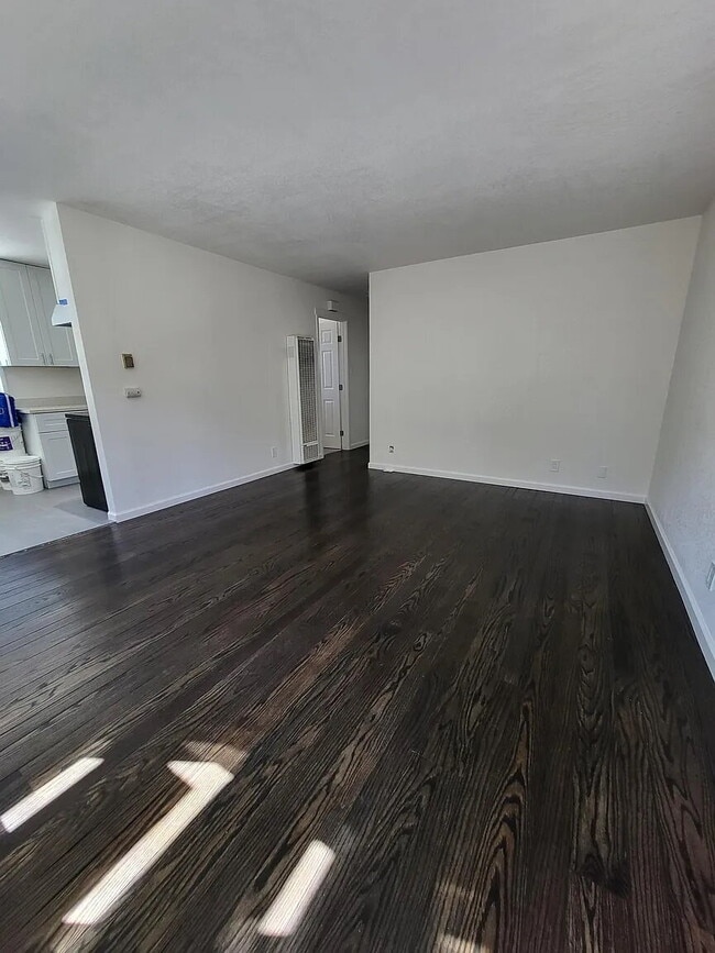 Photo - "Charming Berkeley 1-Bedroom Apartment Retreat – Cozy 580 Sq Ft Living!"