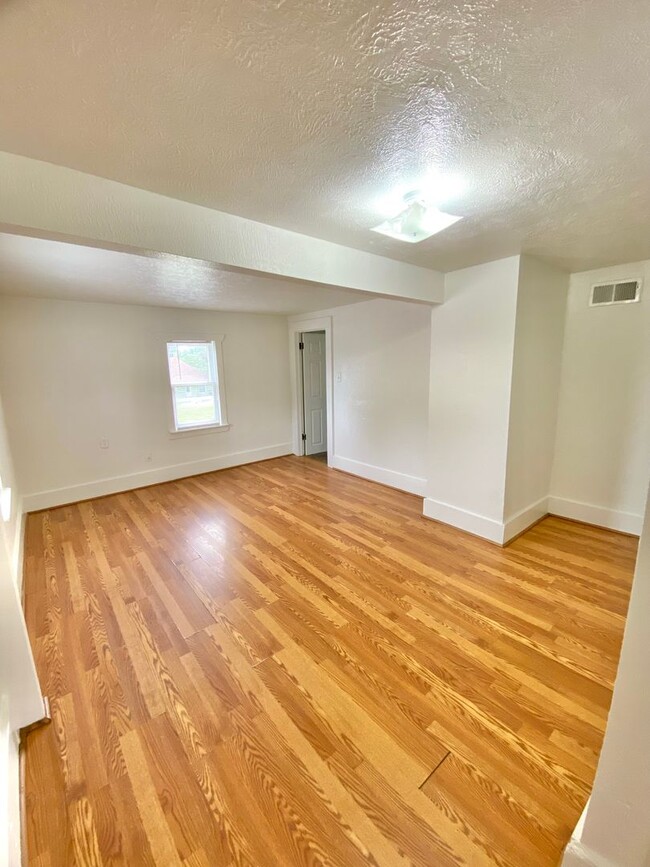 Four bed/1 Bath House Close to Down Town D... - Four bed/1 Bath House Close to Down Town D...