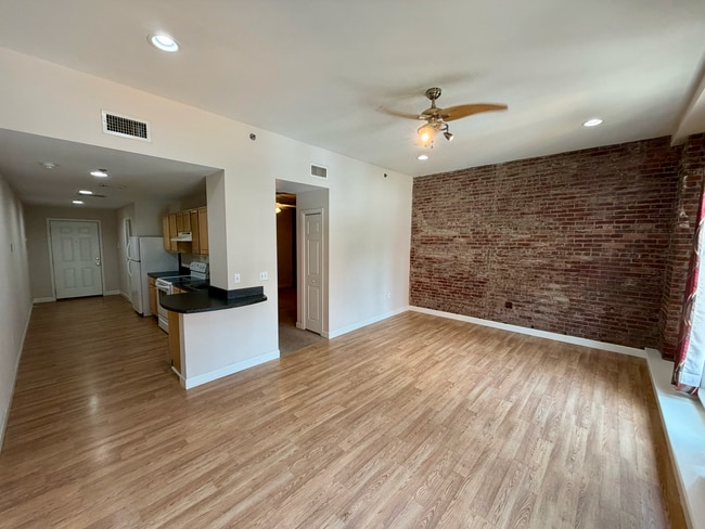 Building Photo - Adams Ave. Unit 1