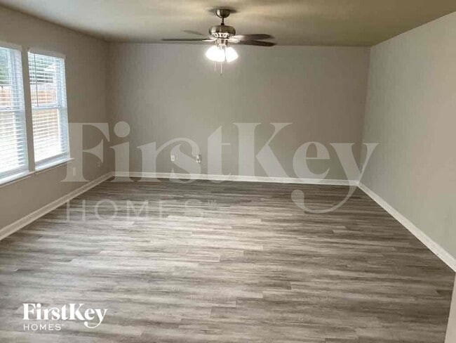 3605 Smoketree Dr