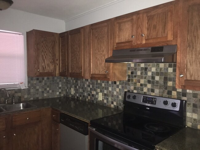 Photo - 3/2/1 fenced yard and pet friendly