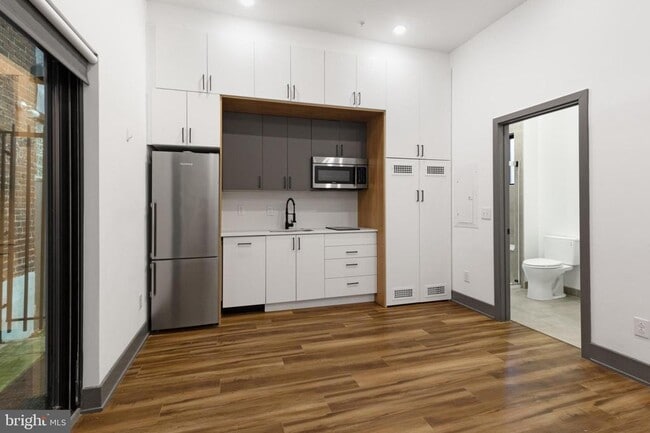 Photo - 1935 E Hazzard St Unit 102