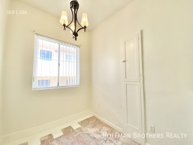 Photo - 4852 Rosewood Ave Unit 8