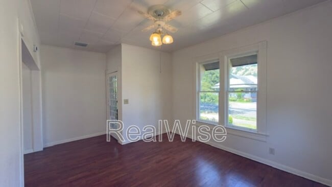 Photo - 1105 SE Pine St