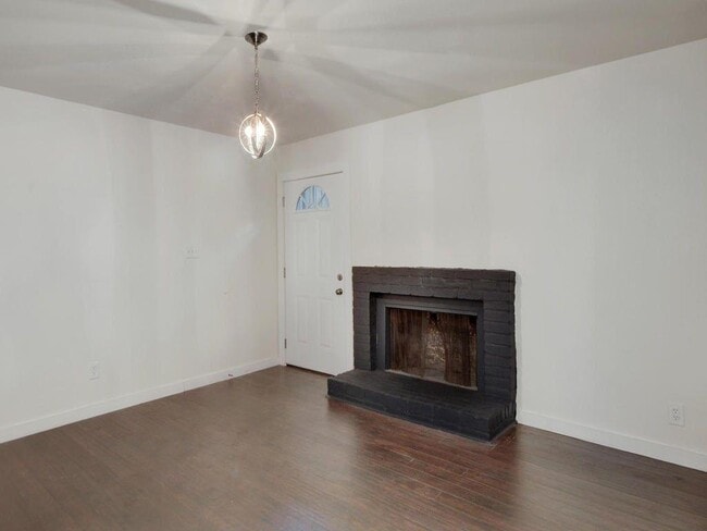 Photo - 2706 Parker Ln Unidad B