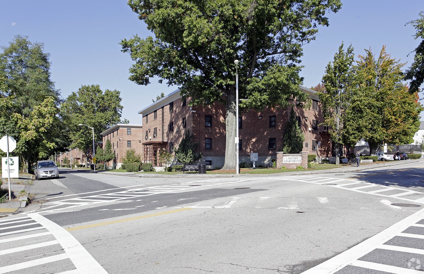 Photo - Lakeside Apartments