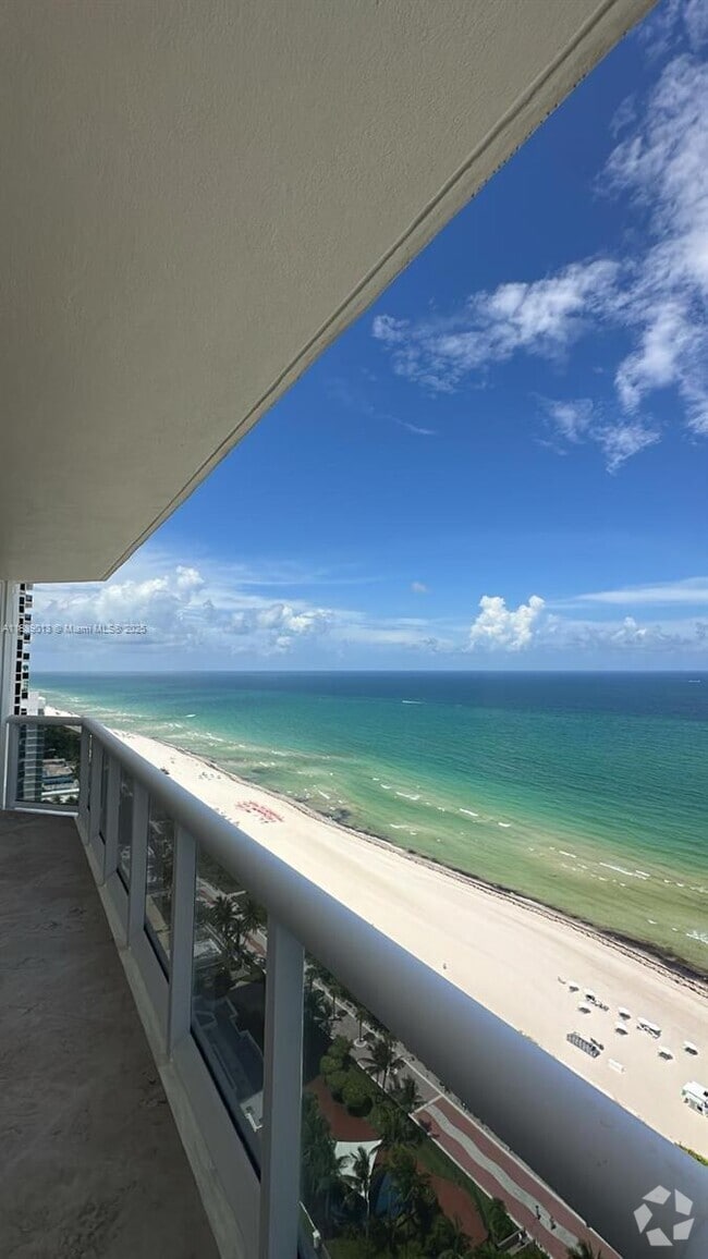 Building Photo - 4775 Collins Ave Unit 2702 Rental