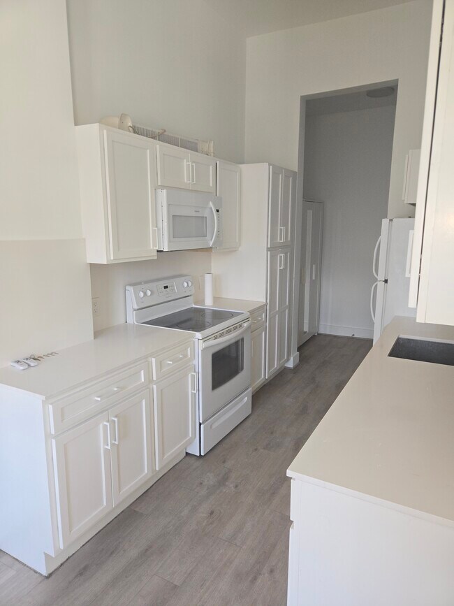 Building Photo - 1339 14th St NW Unit 2