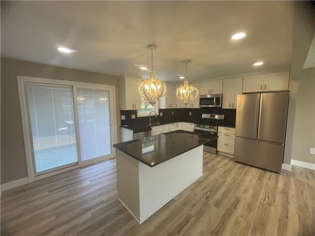 Photo - 889 Township Rd 217