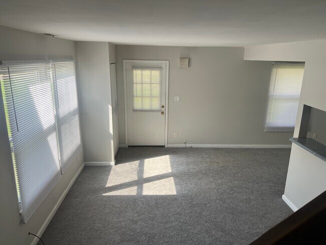 Photo - 824 W 59th Pl Unit B