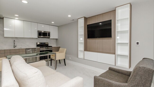 Building Photo - 2252 N Clark St Unit G