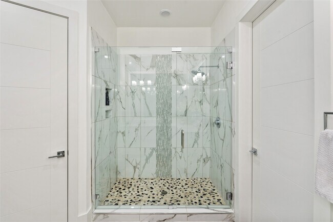 Photo - 199 Waterpoint Court Unidad 208