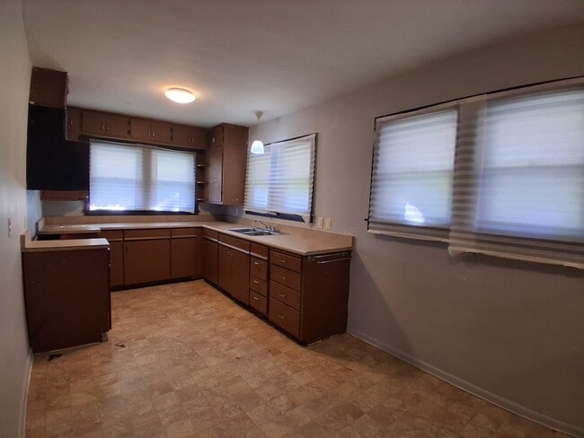 Photo - 1508 E English St