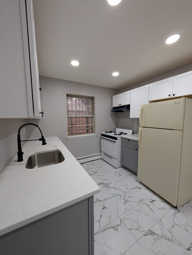 52-54 W Stratford Pl 5 - 54 W Stratford Pl Apartments Unit 5