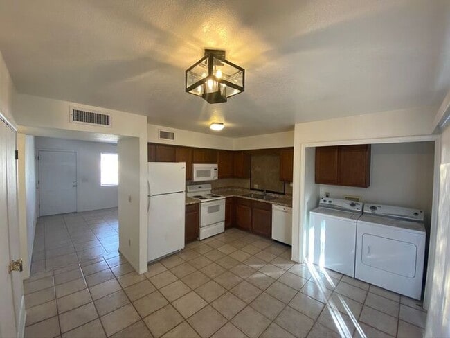 Photo - 5758 E 24th St