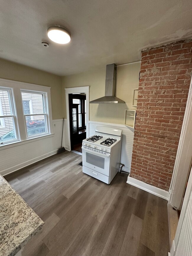 Photo - 1302 W 102nd St Unidad 1st floor