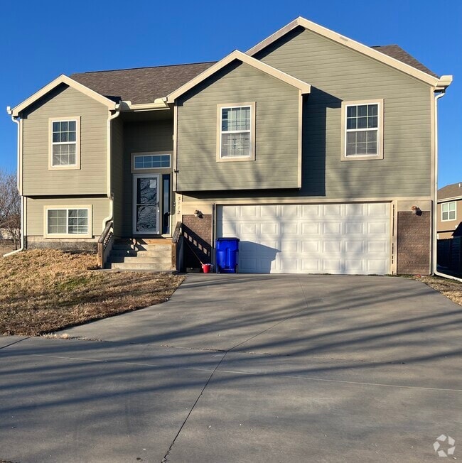 Building Photo - 3112 Oakwood Dr Rental