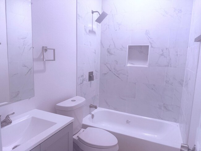 Photo - 326 W Rainey St Casa