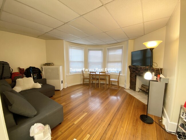 Photo - 79 Beacon St Apartments