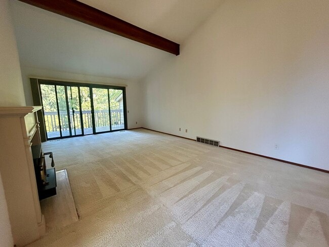 Spacious 2 Bedroom Condo Unit in North Sea... - Spacious 2 Bedroom Condo Unit in North Sea...