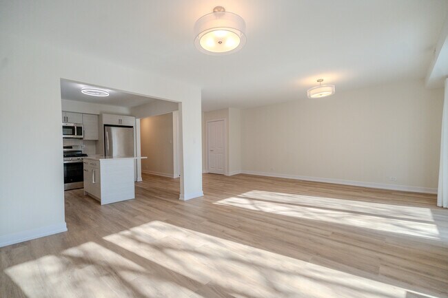 Photo - 2740 W Farragut Ave Unidad 2