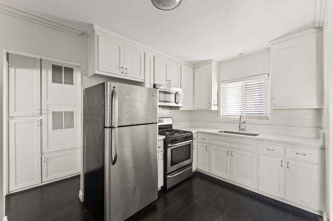 Photo - 4104 E 7th St Unidad 2