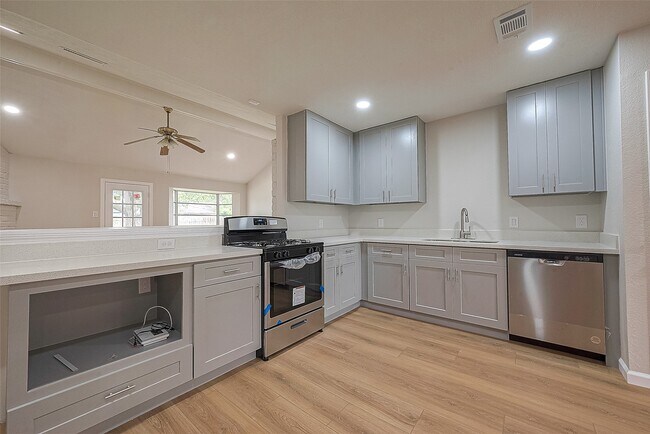 6919 Maczali Dr